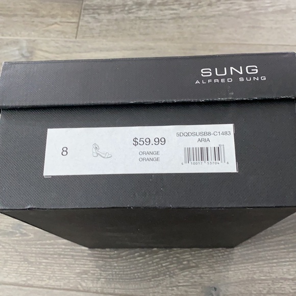 Sandals Brand New - Picture 2 of 3